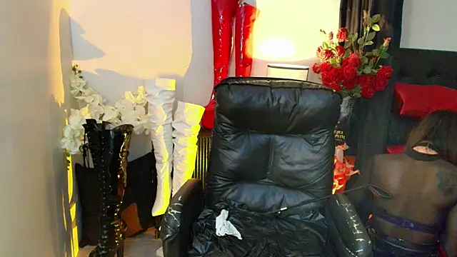 Snapshot of JadeScarlet_LoveLace chatting on October 16, 2025, 6:10 am JadeScarlet LoveLace online show from October 16, 2025, 6:10 am