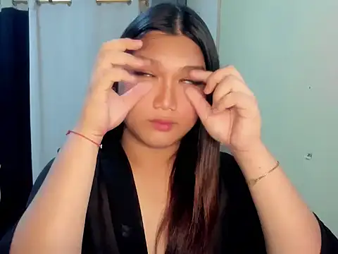 Snapshot of Lou_heart chatting on November 7, 2025, 5:50 pm Lou heart online show from November 7, 2025, 5:50 pm