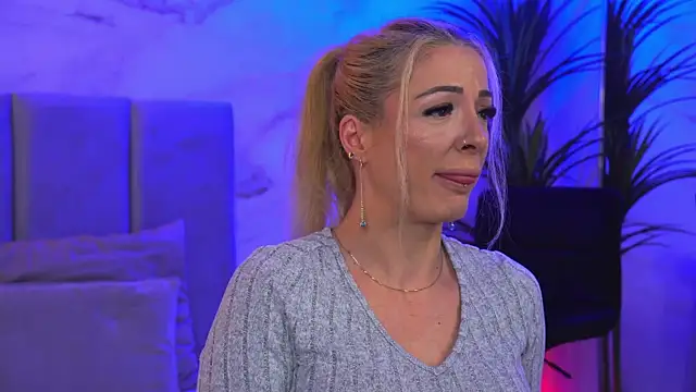 Izabellle02 online show from April 4, 2026, 3:57 am