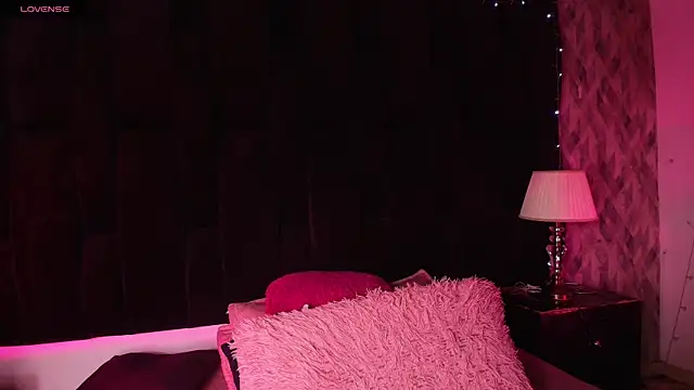 wensheng  online show from November 7, 2025, 7:18 pm