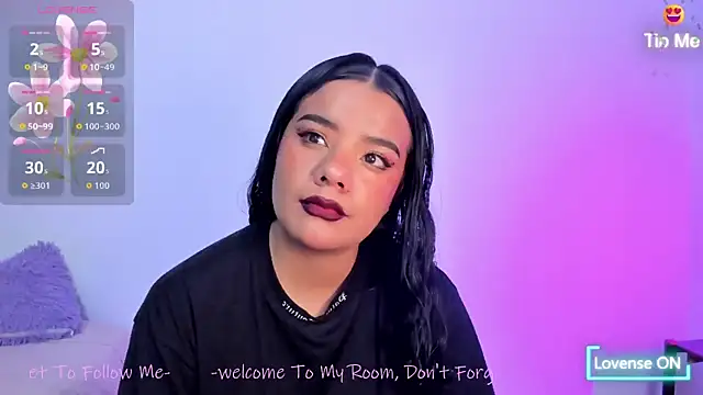 Snapshot of Shophie_thoopson chatting on December 14, 2025, 12:33 pm Shophie thoopson online show from December 14, 2025, 12:33 pm