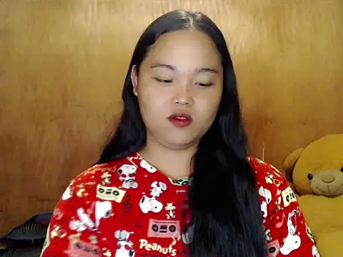  Lylia online show from November 4, 2025, 7:39 pm