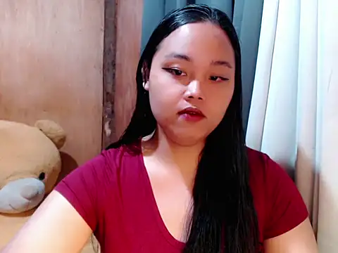  Lylia online show from February 13, 2026, 9:37 pm