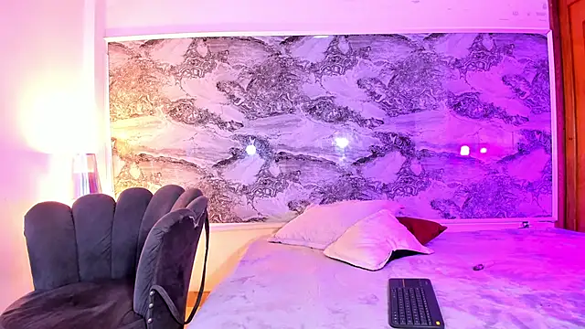 miss daphnevega online show from December 3, 2025, 5:52 am