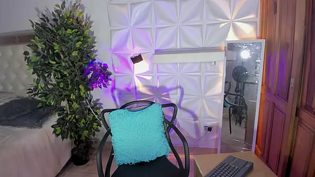 miss daphnevega online show from November 6, 2025, 3:21 am