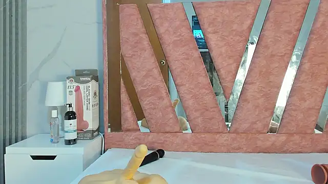 Wonderkloe  online show from February 27, 2026, 1:39 am