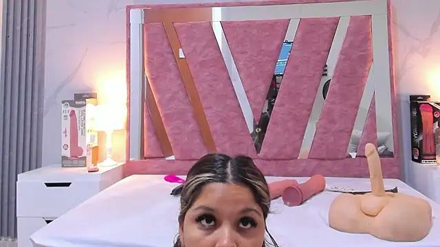 Wonderkloe  online show from February 3, 2026, 7:30 pm