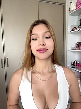 Nikii   online show from April 12, 2026, 4:32 pm