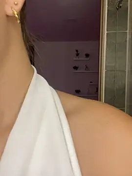 Nikii   online show from September 23, 2025, 11:34 pm