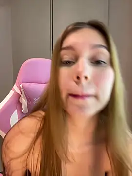 Snapshot of Nikii__ chatting on February 17, 2026, 11:35 pm Nikii online show from February 17, 2026, 11:35 pm