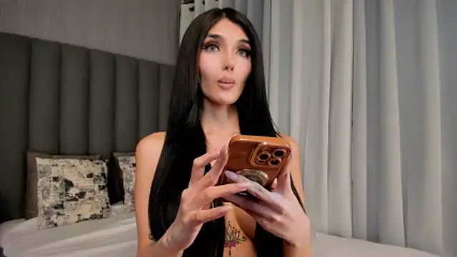 Snapshot of EmeraldGreyson chatting on February 6, 2026, 1:23 am EmeraldGreyson online show from February 6, 2026, 1:23 am