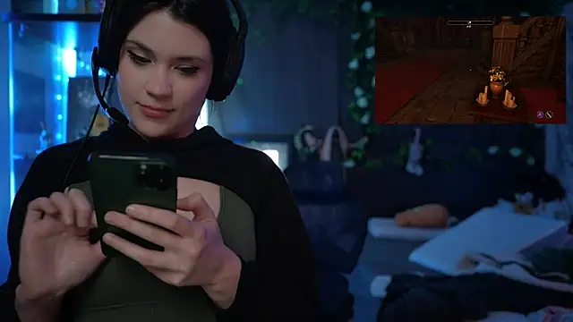 littlelune online show from January 7, 2026, 3:11 am