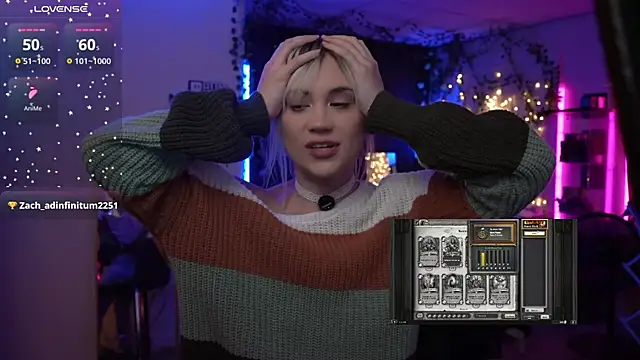 littlelune online show from November 17, 2025, 1:20 am