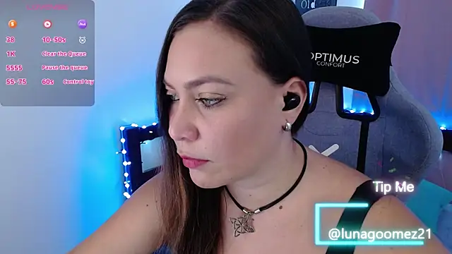 Snapshot of Luna-Gomez chatting on October 7, 2025, 4:30 pm Luna-Gomez online show from October 7, 2025, 4:30 pm