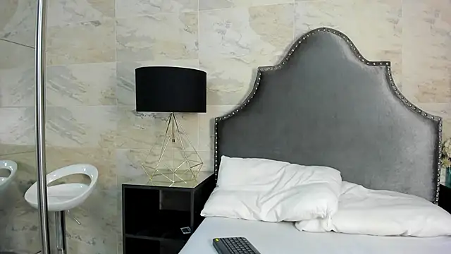 Snapshot of abigail_silver_ chatting on October 15, 2025, 12:24 pm abigail silver online show from October 15, 2025, 12:24 pm