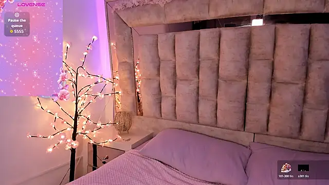 Snapshot of -Melissa chatting on October 23, 2025, 4:11 am -Melissa online show from October 23, 2025, 4:11 am