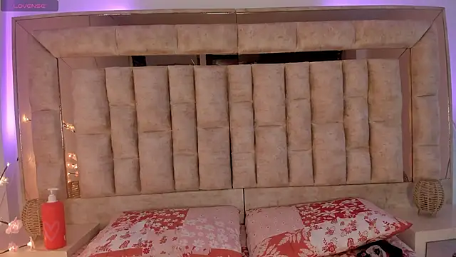 Snapshot of -Melissa chatting on December 2, 2025, 4:03 am -Melissa online show from December 2, 2025, 4:03 am