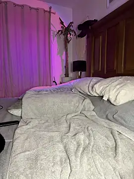 Snapshot of Draculona-666 chatting on December 14, 2025, 3:35 am Draculona-666 online show from December 14, 2025, 3:35 am