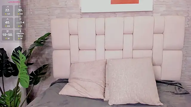 estefanyy  online show from September 24, 2025, 12:11 pm