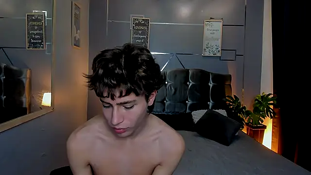 Snapshot of Christopher_77 chatting on October 17, 2025, 1:57 pm Christopher 77 online show from October 17, 2025, 1:57 pm