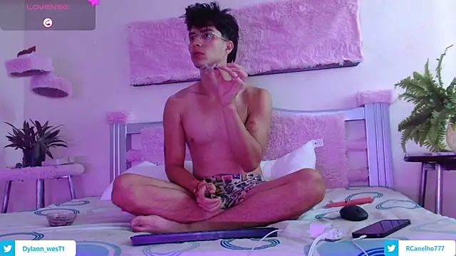 Snapshot of Dylann_west chatting on January 7, 2026, 1:38 pm Dylann west online show from January 7, 2026, 1:38 pm