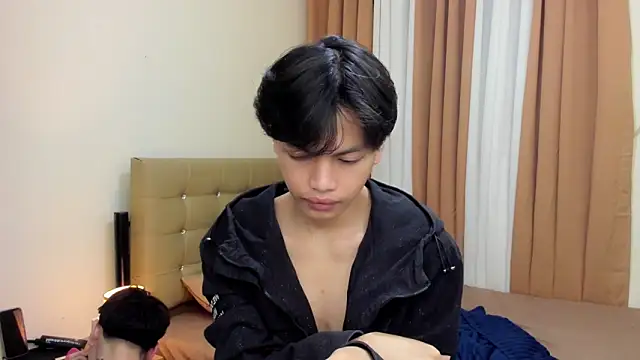 hotfreshdior online show from October 4, 2025, 7:48 pm