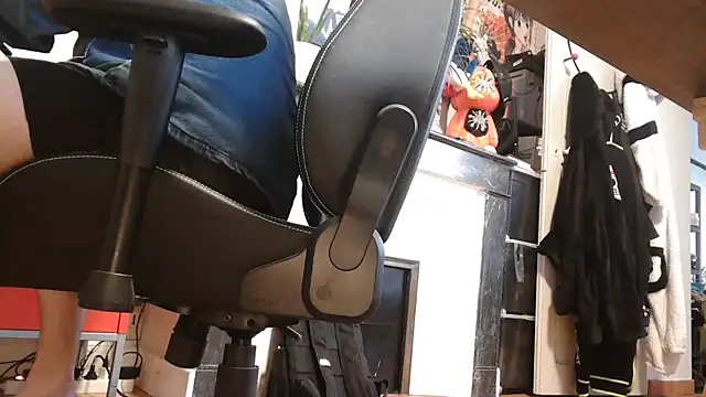 Hairyfred73 online show from November 10, 2025, 7:57 am