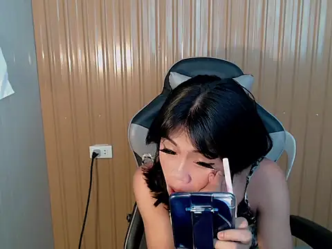 urcurlydiva online show from April 14, 2026, 7:13 am