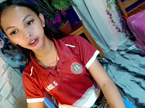 Snapshot of Simi_Ipit chatting on June 15, 2026, 7:13 pm Simi Ipit online show from June 15, 2026, 7:13 pm