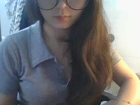 Snapshot of Linzly chatting on November 6, 2025, 2:48 am Linzly online show from November 6, 2025, 2:48 am