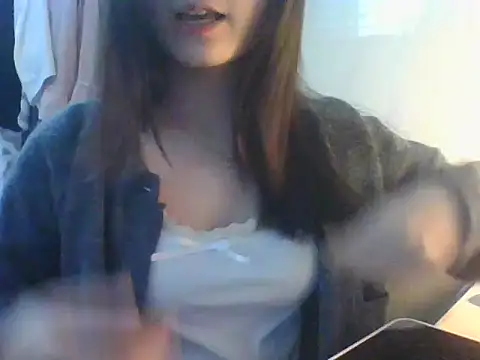 Snapshot of Linzly chatting on November 19, 2025, 2:22 am Linzly online show from November 19, 2025, 2:22 am