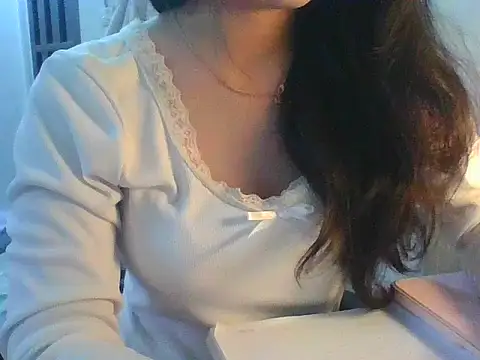 Snapshot of Linzly chatting on November 12, 2025, 2:37 am Linzly online show from November 12, 2025, 2:37 am