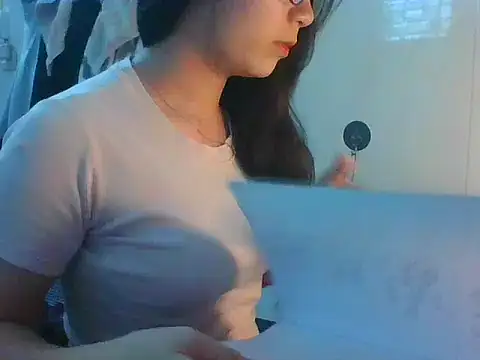 Snapshot of Linzly chatting on October 30, 2025, 2:43 am Linzly online show from October 30, 2025, 2:43 am