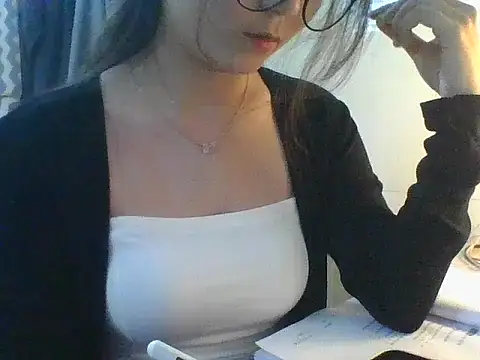 Snapshot of Linzly chatting on November 5, 2025, 2:58 am Linzly online show from November 5, 2025, 2:58 am