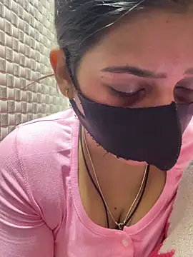 Hot Jaanvi  online show from February 11, 2026, 3:23 pm