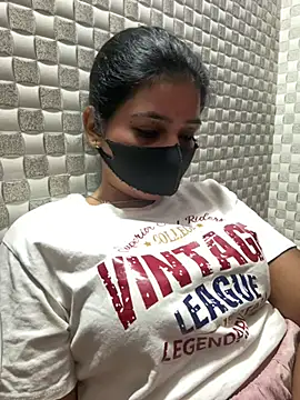 Snapshot of Hot_Jaanvi_ chatting on April 22, 2026, 5:20 pm Hot Jaanvi online show from April 22, 2026, 5:20 pm