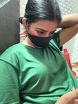 Snapshot of Hot_Jaanvi_ chatting on April 18, 2026, 4:42 pm Hot Jaanvi online show from April 18, 2026, 4:42 pm