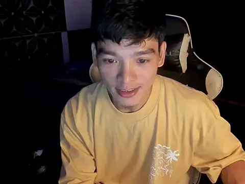 Snapshot of AsianHotBODYY chatting on November 5, 2025, 9:56 am AsianHotBODYY online show from November 5, 2025, 9:56 am