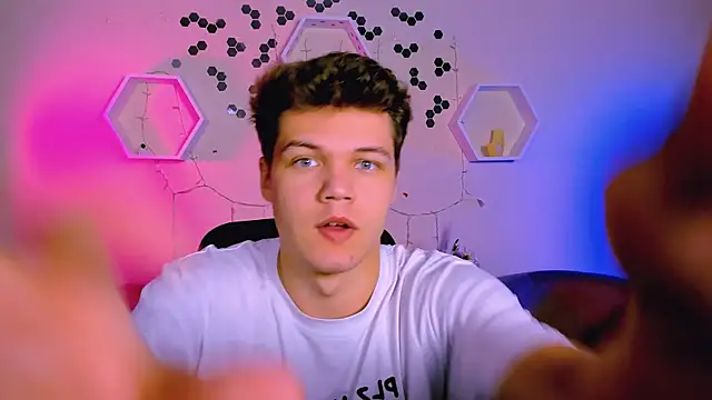 lucas long  online show from November 11, 2025, 9:59 am