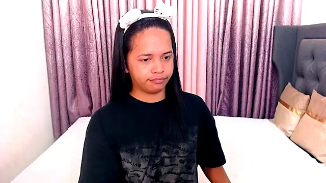 Lorainnelustts online show from October 28, 2025, 9:25 pm