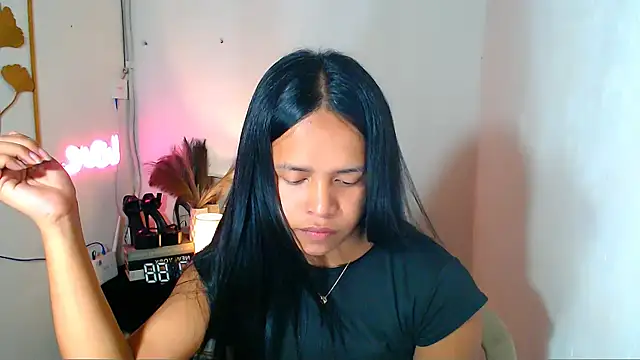 Lorainnelustts online show from March 2, 2026, 4:57 am