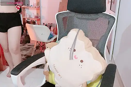 Snapshot of ___Daisy___ chatting on October 27, 2025, 6:47 am Daisy online show from October 27, 2025, 6:47 am