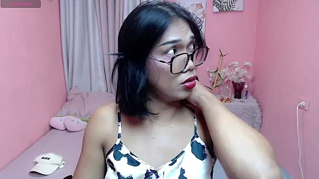 Snapshot of Herbielustts chatting on July 27, 2026, 1:29 pm Herbielustts online show from July 27, 2026, 1:29 pm