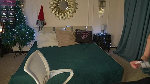 Snapshot of Selena_Glow chatting on January 6, 2026, 11:20 pm Selena Glow online show from January 6, 2026, 11:20 pm