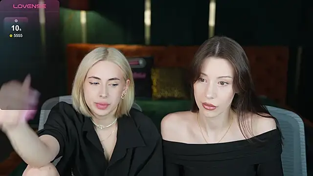 Snapshot of Selena_Glow chatting on February 26, 2026, 7:14 pm Selena Glow online show from February 26, 2026, 7:14 pm