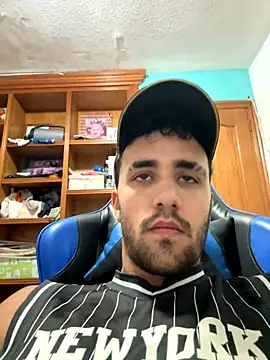 aavrdvh33 online show from October 4, 2025, 11:06 pm