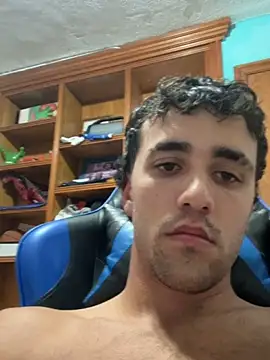 aavrdvh33 online show from October 21, 2025, 9:36 pm