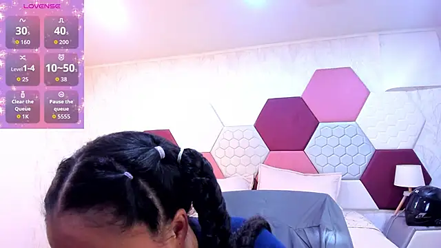 Snapshot of ArielleWilde chatting on November 23, 2025, 2:43 am ArielleWilde online show from November 23, 2025, 2:43 am