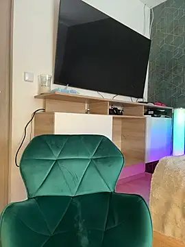 Velvetnoir21 online show from April 12, 2026, 10:29 am