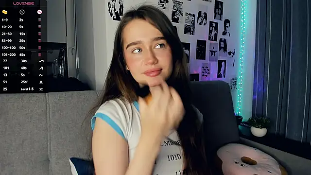 lovelyalivia online show from November 22, 2025, 9:30 am